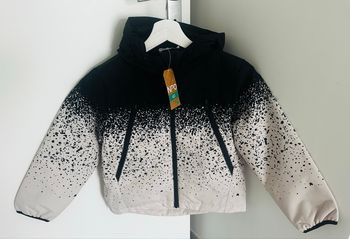 Veste  a capuche mixte manches longe beige /noir 8 ans