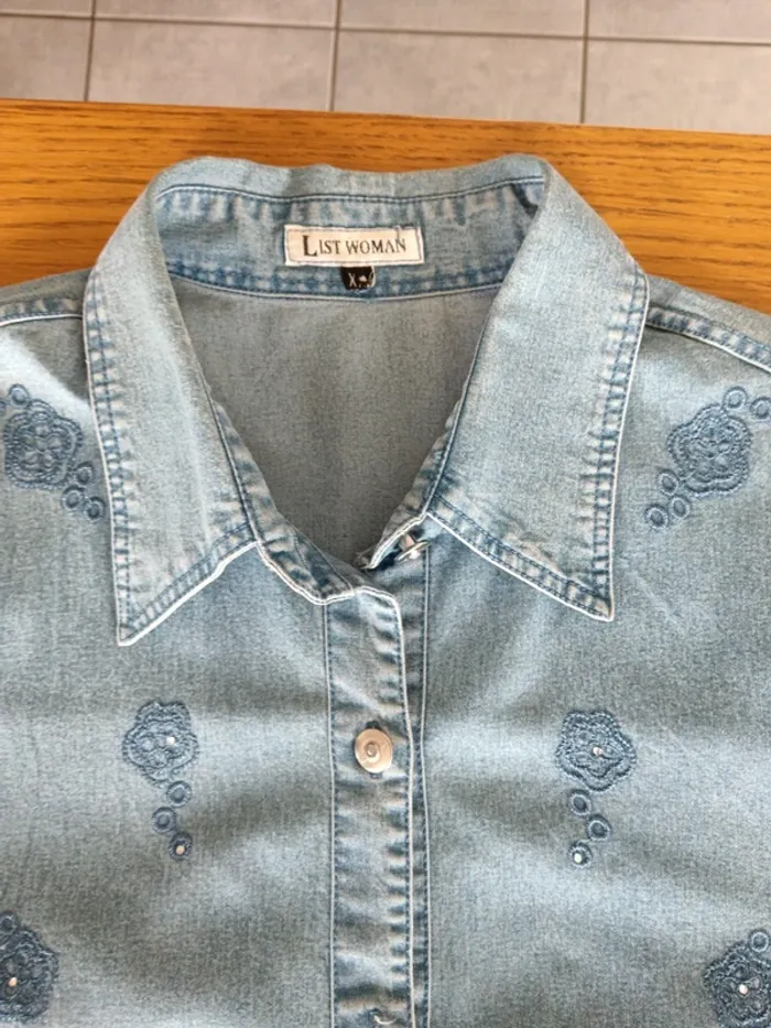 Chemise en jean avec strass - photo numéro 2