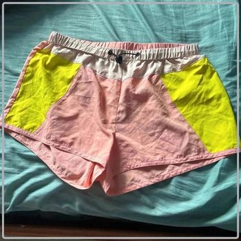 Short de sport vintage taille 36 marque undiz