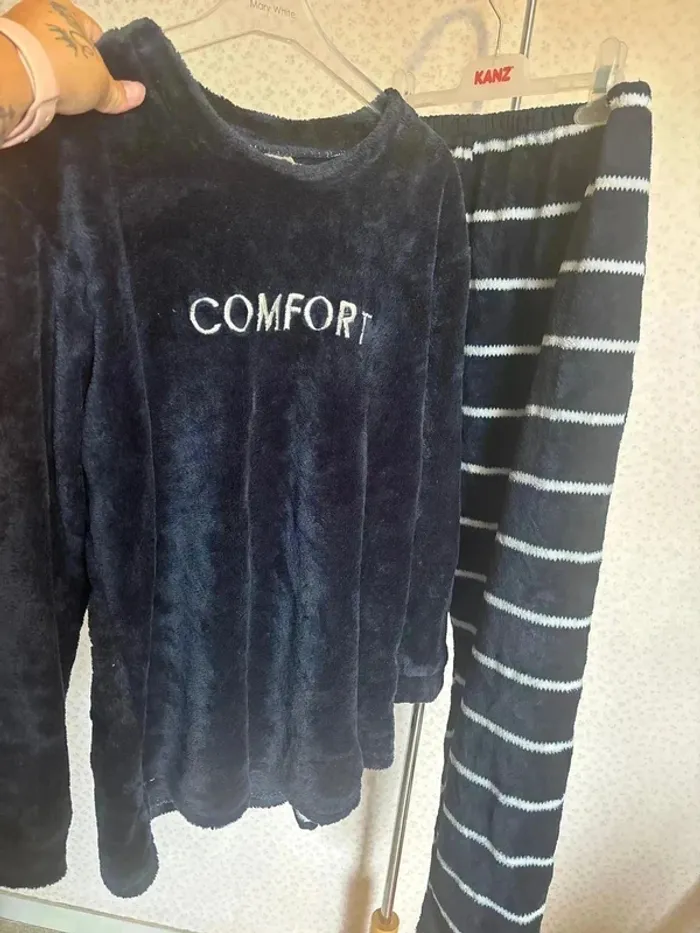 Ensemble de pyjama taille 42 comme neuf - photo numéro 2