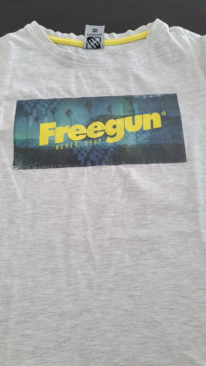A donner dans un lot : t shirt gris en 14 ans - photo numéro 3