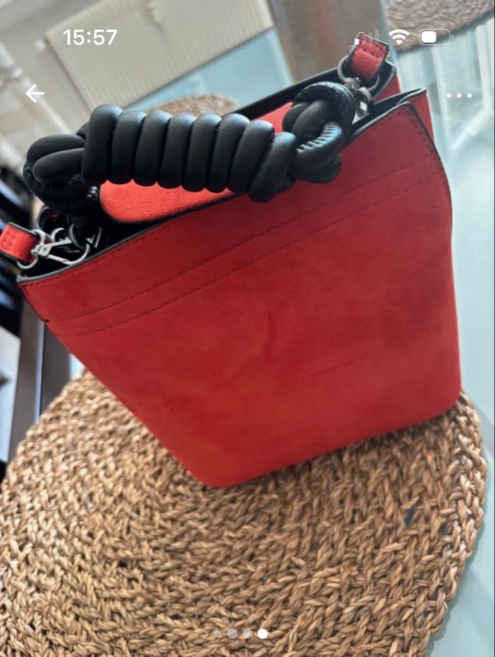 Sac seau suédine  rouge Parfois - photo numéro 4