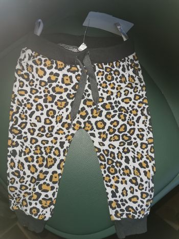 Pantalon zeeman 4/6 mois neuf