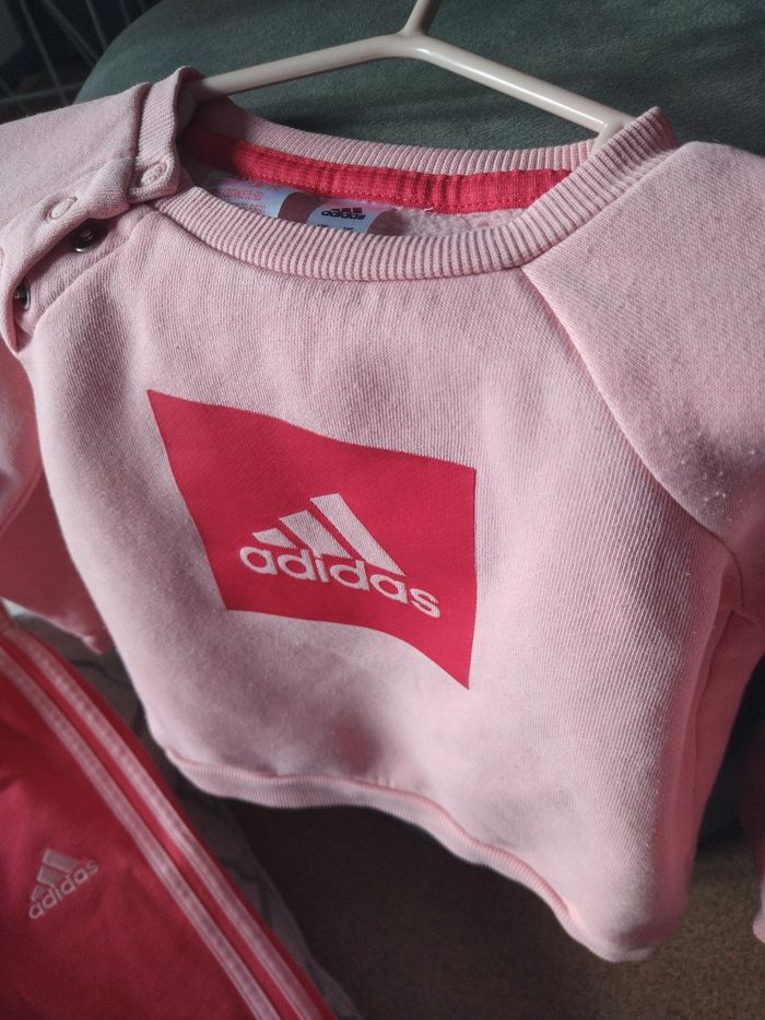 Très beau Survêtement Adidas - photo numéro 2