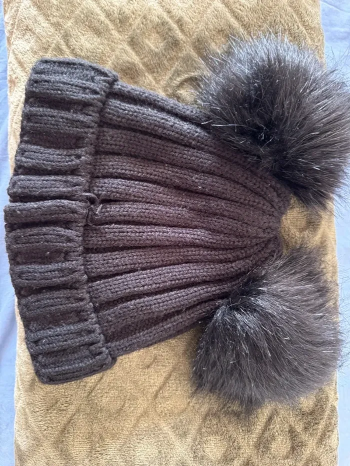 Bonnet avec ponpon - photo numéro 2