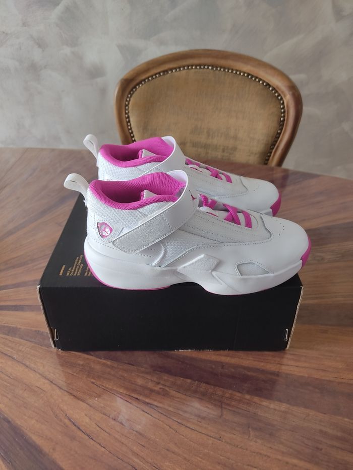 Baskets Jordan max aura 6 T 33 - photo numéro 4