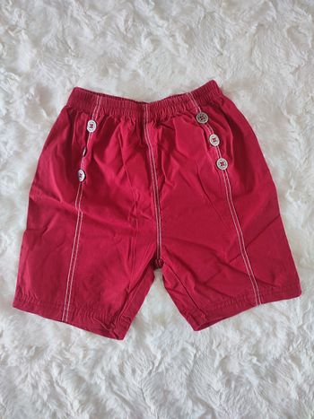 Short rouge elle est ou la mer 23 mois