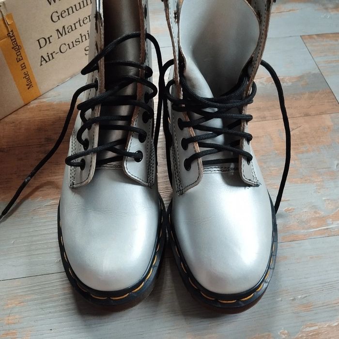 Rare vintage made in England boots bottines Dr.martens argenté cuir - photo numéro 9