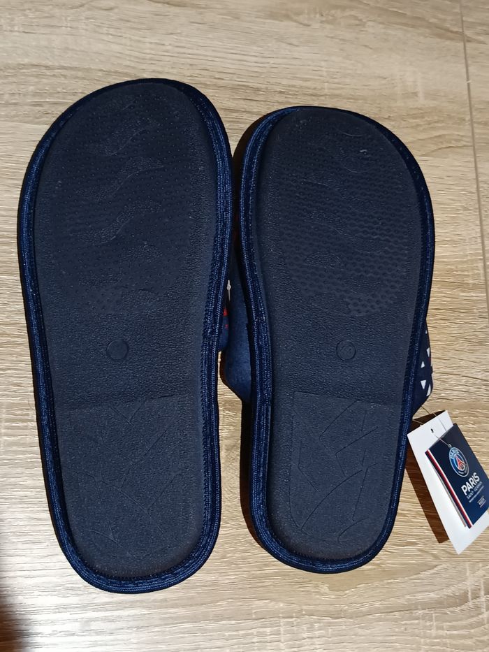 Pantoufles  Mixte PSG 🩷 - photo numéro 6