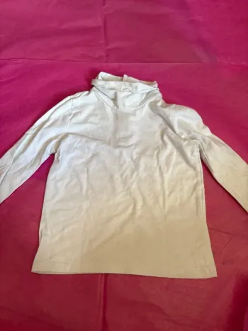 Haut blanc colle rouler