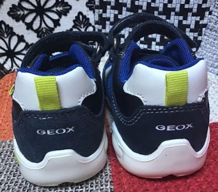 Basket garçon à scratch Geox neuve bleue taille 22 - photo numéro 2