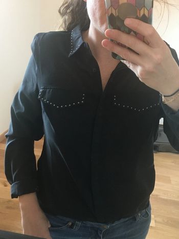Chemisier noir clou clouté et voile noir Camaïeu