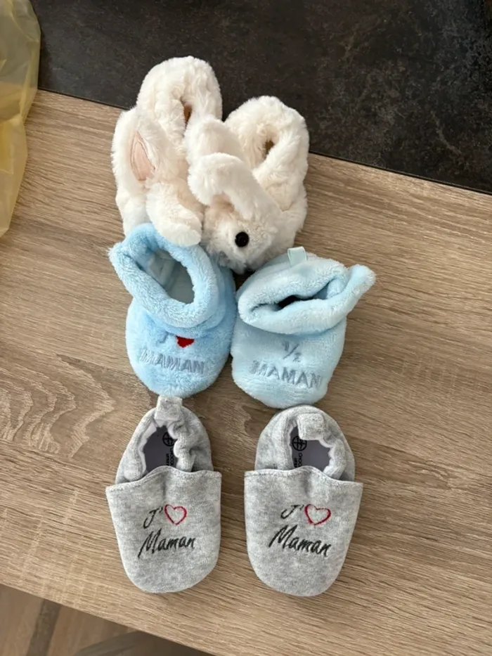 Lot chaussettes et chaussons - photo numéro 2