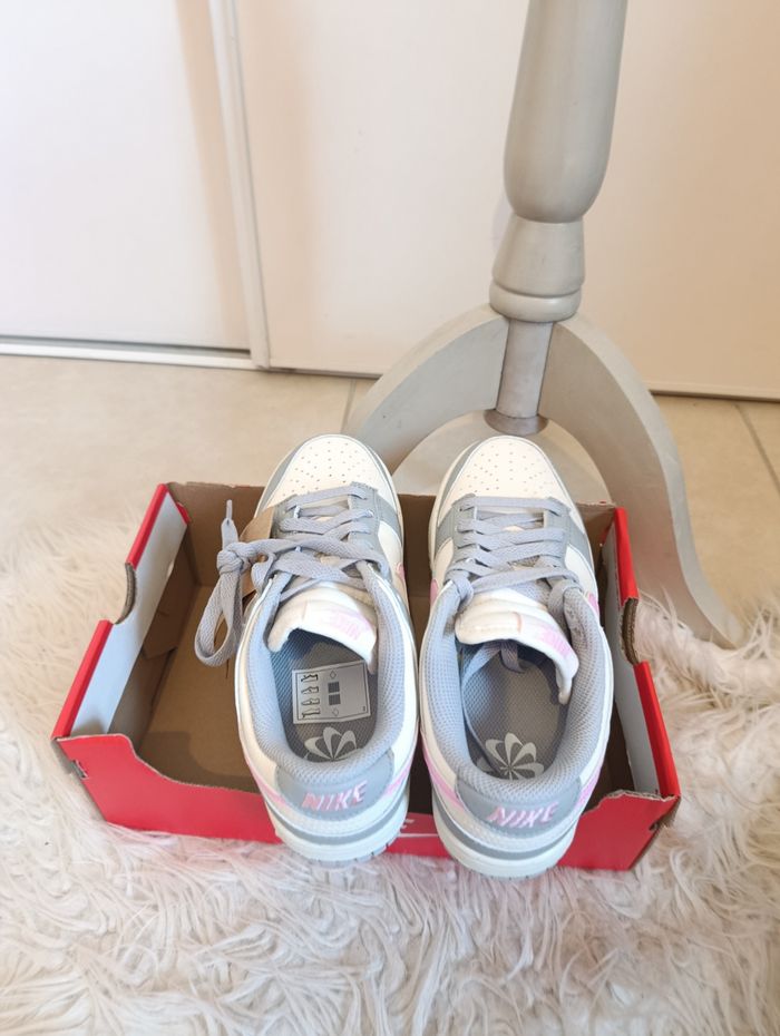 Nike Dunk Low – Gris, Blanc & Rose – NEUVES avec ÉTIQUETTE – T36 - photo numéro 2