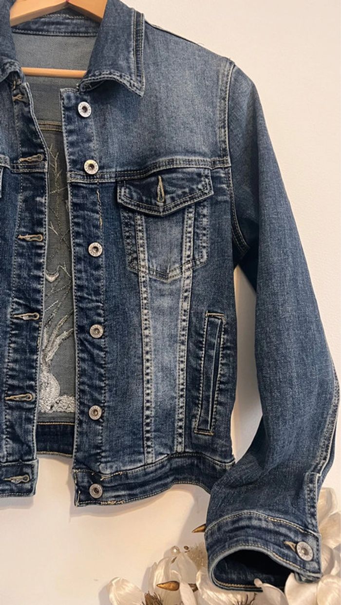 Superbe veste en jean dessin en sequins au dos 🤍🤍 - photo numéro 4