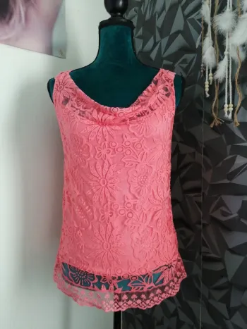 Top corail en dentelle, col drapé, libellule dans le dos, doublé / sans marque / (TU)