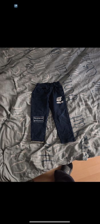 Jeans 4 ans en excellent état