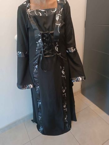 🖤[NEUF] Robe médiévale noire à capuche pointue et laçage avant/arrière
