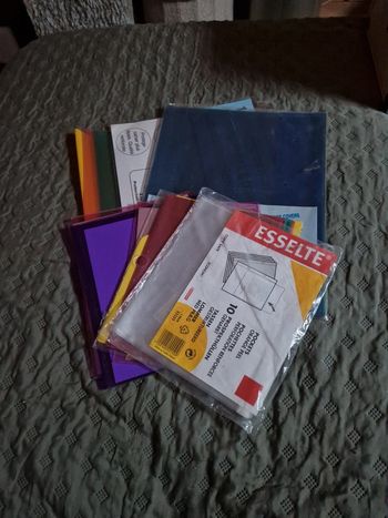 Lot de protéges cahiers neufs A3 et 17x22 et pochettes perforées