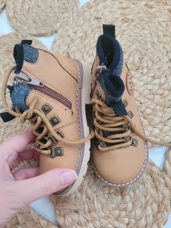 Bottines à lacets pointure 23 - photo numéro 3