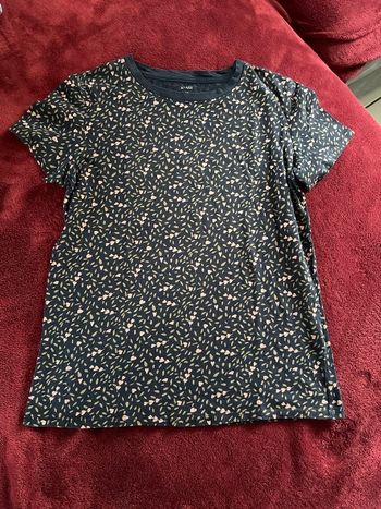 T-shirt bleu avec cœur rose