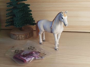 Schleich jument blanche et couverture licol