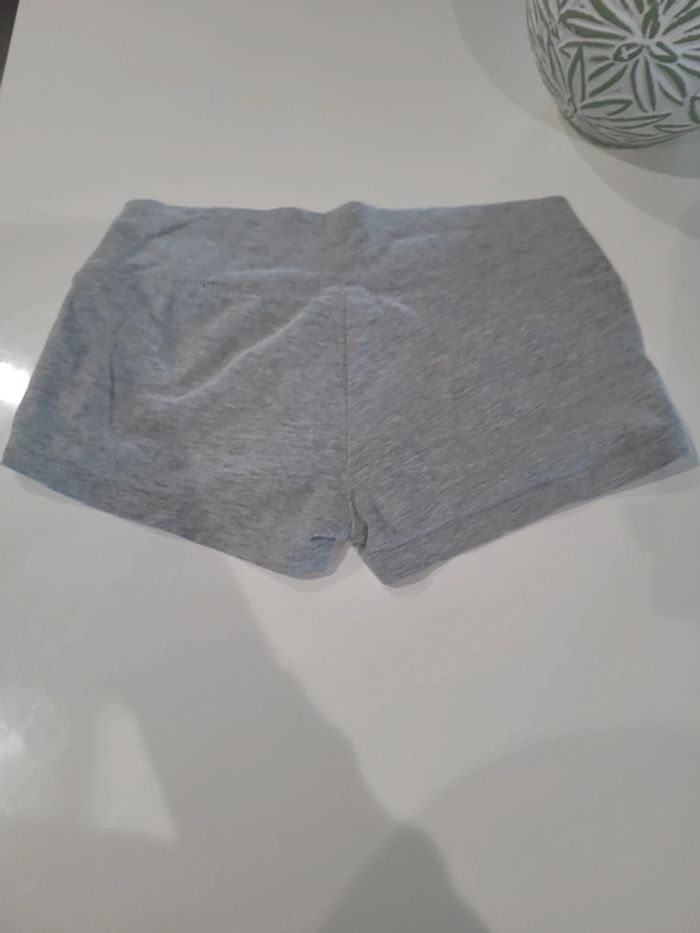 Short de gym, gris, taille 8 ans - photo numéro 3