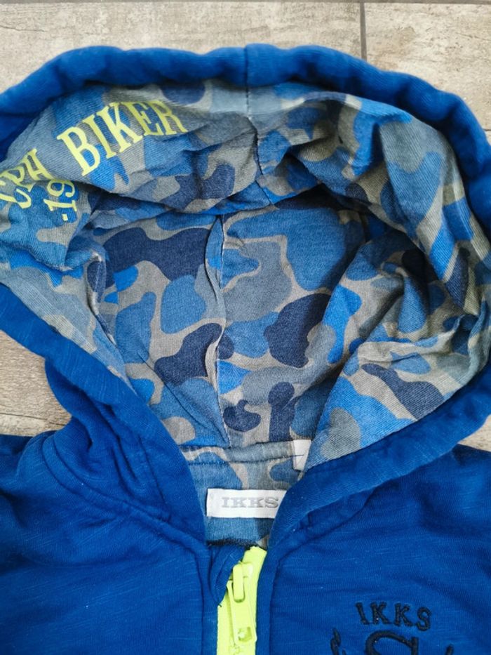 🌺IKKS Veste à capuche 12mois bleu camouflage - photo numéro 3
