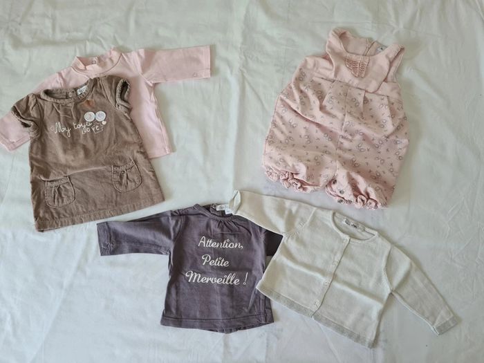 Lot vetements fille 1 mois
