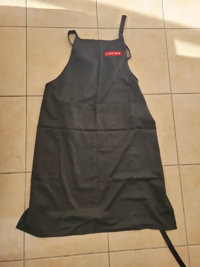 Tablier de cuisine noir neuf