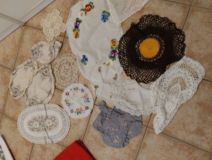 lot de nappes et napperons - photo numéro 4