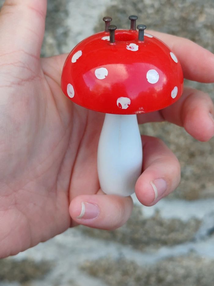 Tricotin champignon en plastique - photo numéro 3