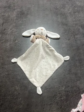 Peluche doudou lapin
