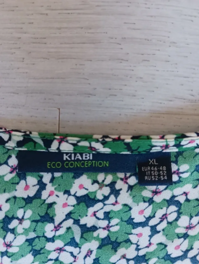 Blouse a fleurs Kiabi en Tbe - photo numéro 2