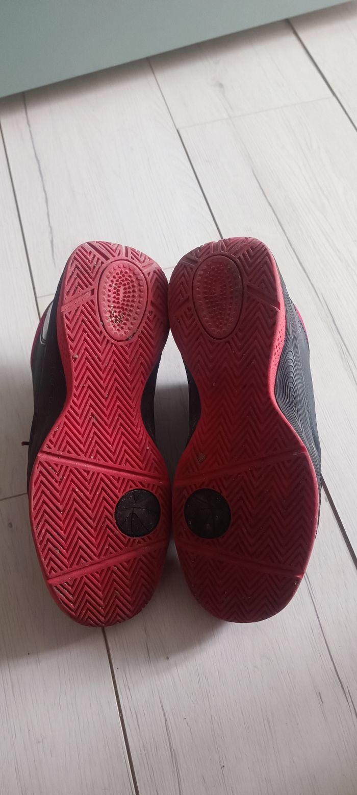 👟 Baskets/chaussures de sport noires et rouges 40 👟 - photo numéro 2