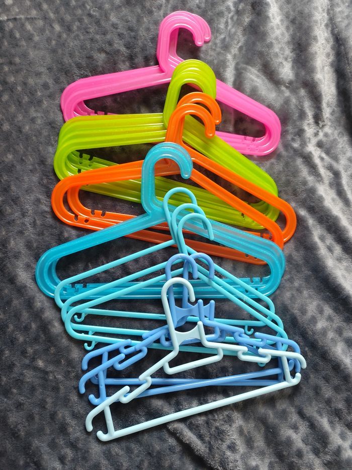 Lot de  cintre enfants