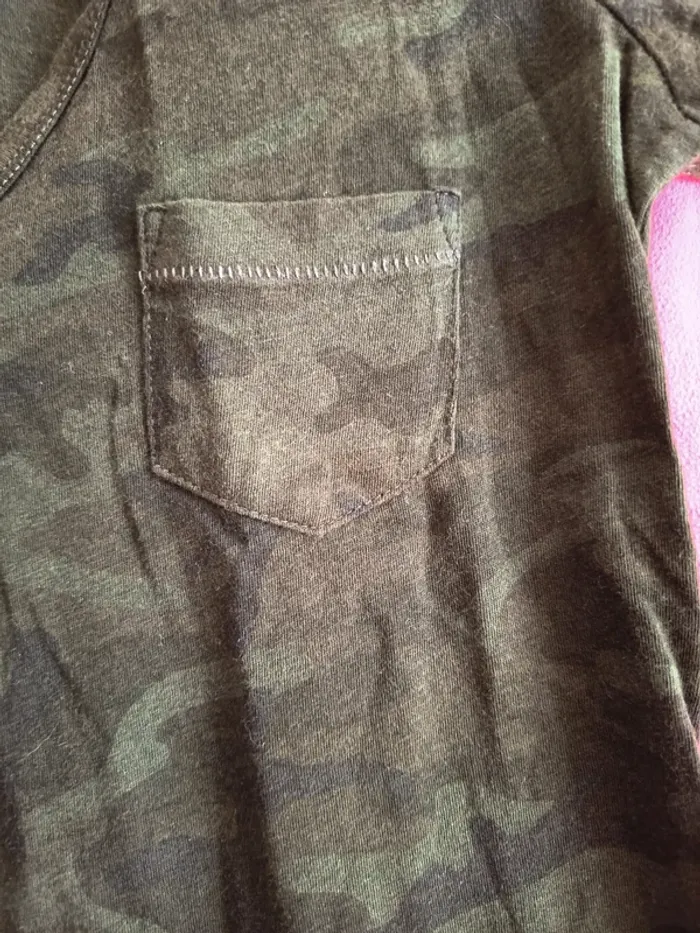 Tee-shirt. manches courtes. motif militaire. marque Gap (A217) - photo numéro 3