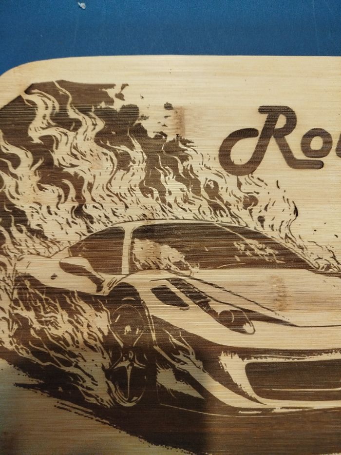 Planche à découper en bambou motif Ferrari neuf - photo numéro 4