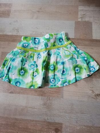 Jupe très bon état 2 ans