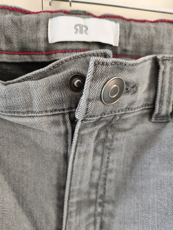Jean gris La Redoute 12 ans
Jean ajustable à la taille, coupe slim - photo numéro 5