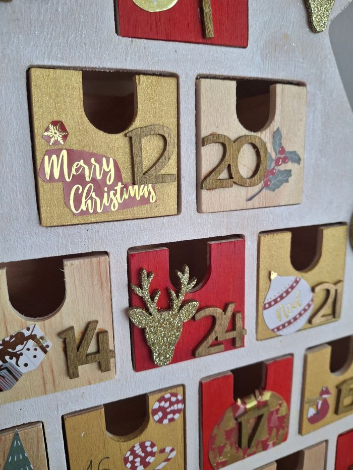 Calendrier de l’avent en bois forme sapin – fait main - photo numéro 5