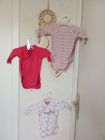 Lot de 3 bodys fille naissance , 0 mois, cache coeur