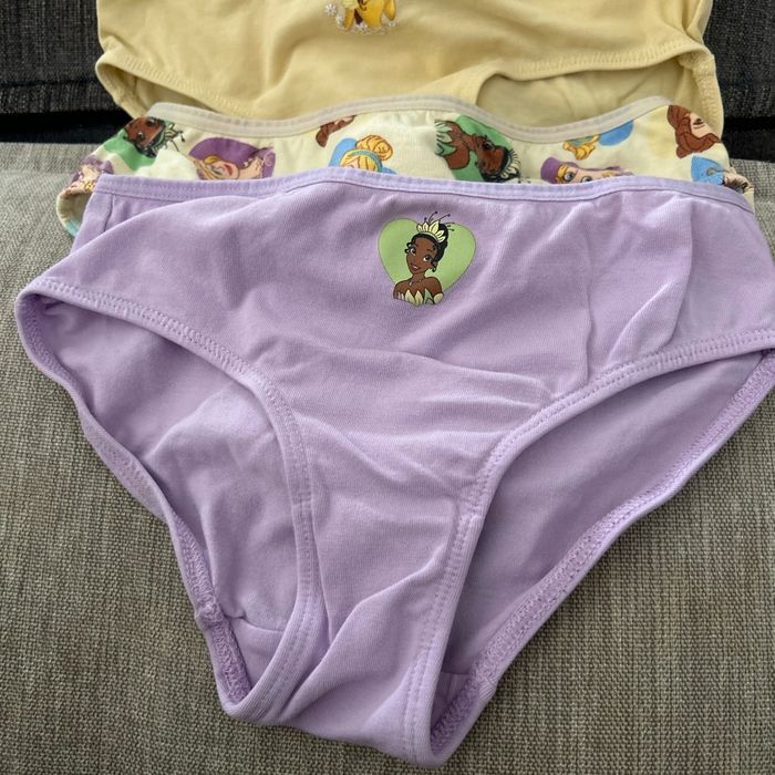 Lot de 7 culottes Disney princesses H&M 6 ans - photo numéro 2