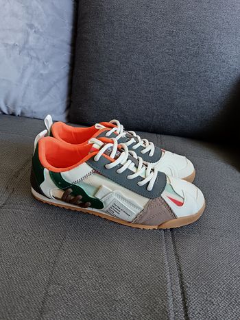 Très jolies baskets neuves stylées taille 39