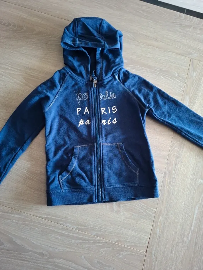 Gilet avec fermeture et capuche bleu 5 ans