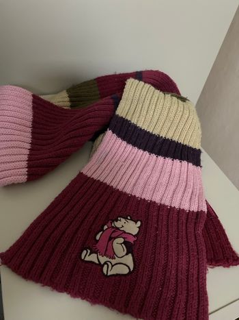Écharpe en mailles à rayures rose avec motif Winnie l’ourson