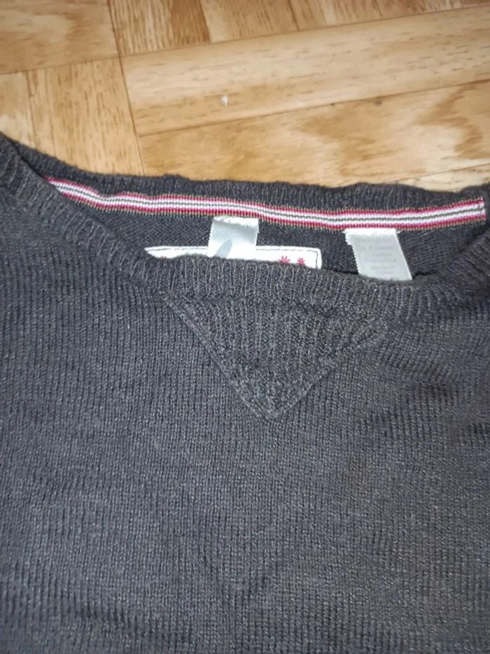 Pull fille marron foncé et rouge Okaïdi taille 12 ans en excellent état - photo numéro 6