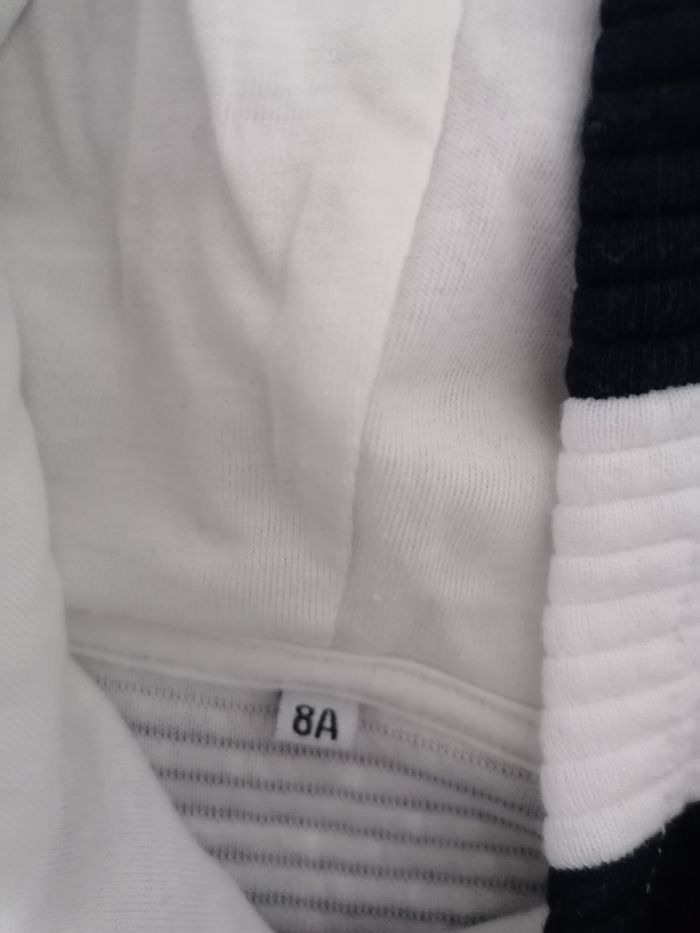 Pull avec capuche taille 8 ans - photo numéro 3