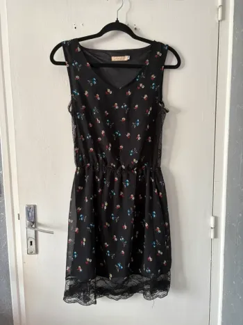 Robe de plage noire dentelle