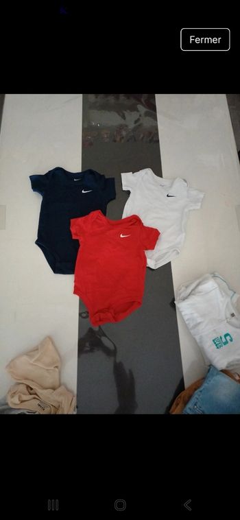 Lot bodies Nike 9 mois